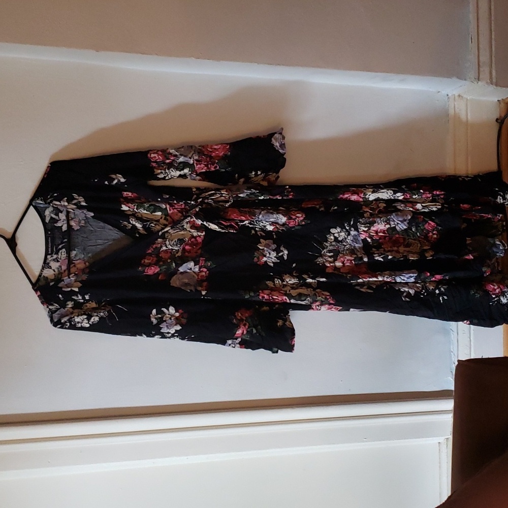 threadsence | Floral Wrap Maxi Dress | M | NWOT